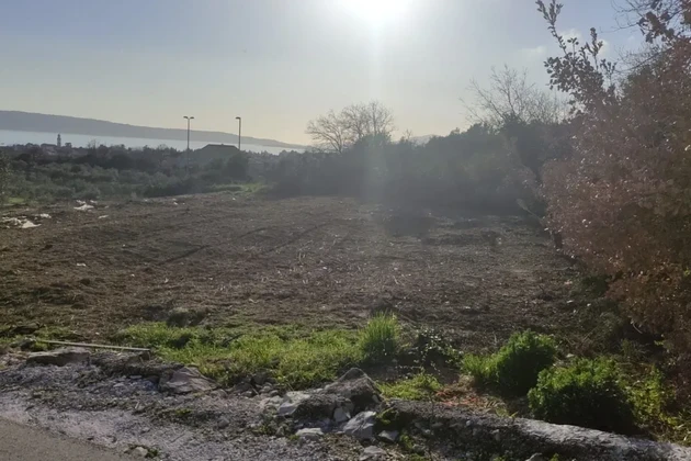 K. Lukšić, agricultural land 4500m2 near the highway