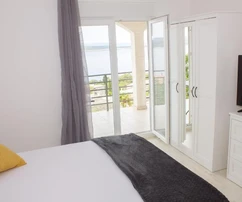 Apartmánový dom s panoramatickým výhľadom na more na predaj v Chorvátsku