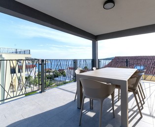 Rogoznica moderni apartmani blizu mora s bazenom