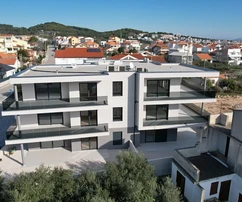 Tribunj - Luxusný apartmán S4 na prvom poschodí, len 250 m od pláže