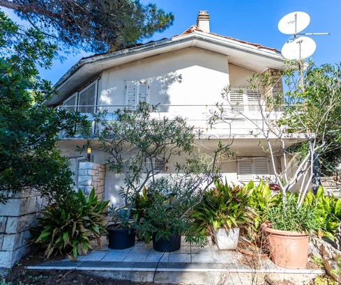 Dom na predaj priamo pri mori na ostrove Brač v meste Sumartin v Chorvátsku