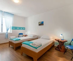 Authentisches Steinhaus auf der Insel Brač zu verkaufen in Kroatien