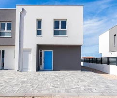 Vodice, nowoczesny dom z basenem i prywatnym ogrodem, C1