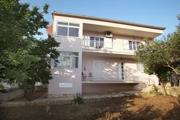 ČiovoOkrug, G., 280 m2-es önálló ház nagy kerttel