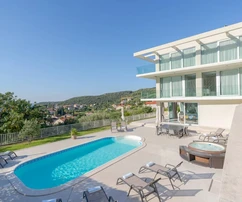 Villa moderna con piscina in vendita a Zaton vicino a Dubrovnik in Croazia