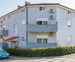 Istria, Pula Valdebek: Casa di appartamenti vicino alla città