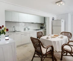 Tri domy s bazénom na predaj na ostrove Brač v Chorvátsku