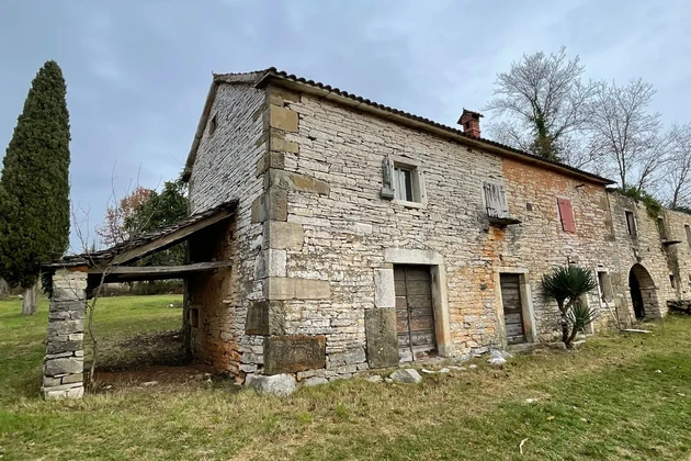 Istria, Oprtalj – Casa in pietra da ristrutturare