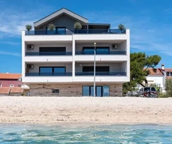 Vodice, Srima - PRIMA FILA SUL MARE * VISTA MARE * appartamento con giardino