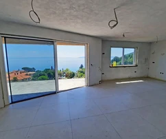 ATRATÍVNY APARTMÁN S PANORAMATICKÝM VÝHĽADOM NA MORE, 200 M OD PLÁŽE!