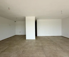Istrien, Pula, bezugsfertige Erdgeschosswohnung in einem modernen Neubau mit Garage