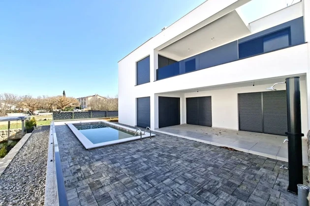 SEMI-DETACHED HOUSE WITH POOL AND SEA VIEW, 1000 M FROM THE BEACH!
