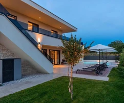 Poreč | Modernes Haus am Meer zum Verkauf mit Panoramameerblick