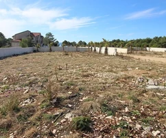 Terreno edificabile (necessaria la preparazione del piano UPU) lato sud di Vir
