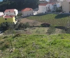 Duće - 1870 m2, zona commerciale-residenziale