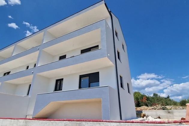 Trogir, Saldun, appartement duplex de 2 chambres, 82 m2, nouvelle construction, vue sur la mer