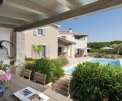 Istria, Višnjan - Moderná vila s bazénom a panoramatickým výhľadom na more