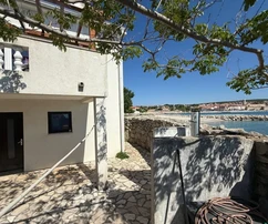 SEMI-DETACHED HOUSE IN AN EXCLUSIVE LOCATION, NEXT TO THE SEA!