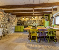 CASA IN PIETRA RISTRUTTURATA CON TERRAZZA SUL TETTO, IN POSIZIONE TRANQUILLA!