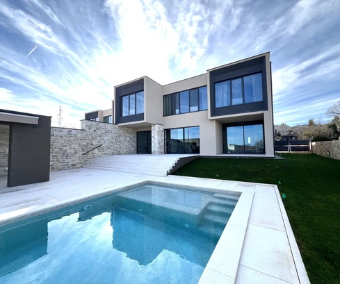 Casa moderna de lujo con piscina en venta en Rovinj