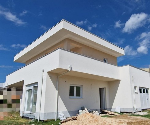 Villa moderna con ampia terrazza a Kastel Luksic in vendita