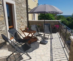 Buje, Istrie – Maison en pierre rénovée avec vue dégagée