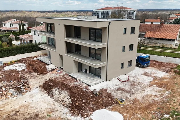 Isztria, Poreč, luxuslakás panorámás tengerre néző kilátással és nagy terasszal