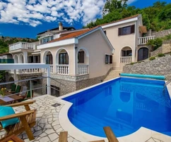 Bellissima villa con piscina e vista fantastica, Opatija