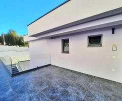 NUEVA VILLA INDEPENDIENTE CON TRES APARTAMENTOS Y VISTA AL MAR, ¡A 200 M DE LA PLAYA!