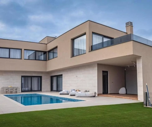 Istria, Tinjan, casa moderna de lujo con piscina climatizada y vistas panorámicas a Učka