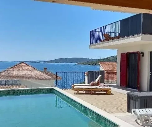 Seget Vranjica, apartment house with 4 apartments. and two swimming pools, 60 m from the sea