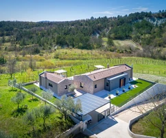 BELLE MAISON DANS UN ENDROIT ISOLÉ, AVEC VUE SUR LA NATURE, ISTRIE, BUZET