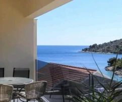 Sevid, casa adosada moderna de 280 m² con cuatro unidades residenciales, a 30 m del mar
