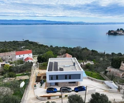 Luxury villa in a quiet location on Ugljan island