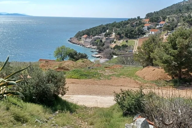 Brač, Nerežišća, działka budowlana 2065 m2, tylko 130 m od morza
