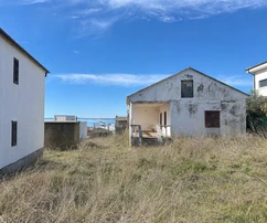 Casa in vendita, completamente da ristrutturare, su un terreno di 1483 m²