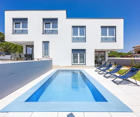 Istrie, Premantura, maison jumelée avec piscine près du cap Kamenjak