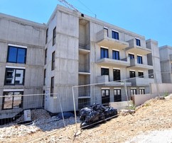 Moderne Penthouse-Wohnungen auf Čiovo in Strandnähe mit Garage