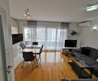 Podstrana, Strožanac, appartamento di due stanze 77m2, garage