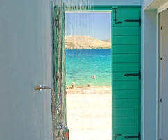 Casa in pietra in vendita proprio sul lungomare di Krapanj in Croazia