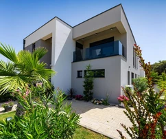 Rodinný dom s bazénom v Nine na predaj v Chorvátsku