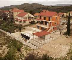 Großzügiges Familienhaus mit Pool steht zum Verkauf in Kroatien