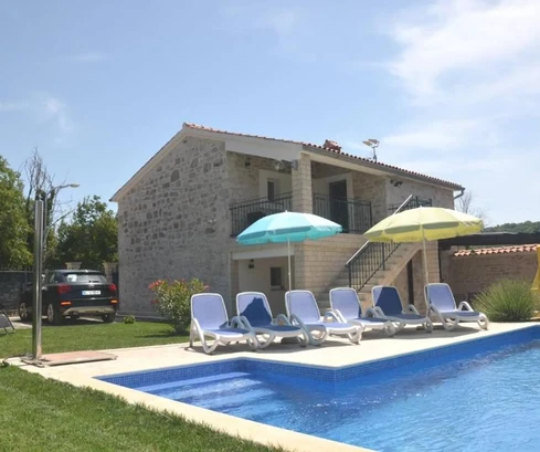Detached stone home for sale near Poreč in Croatia