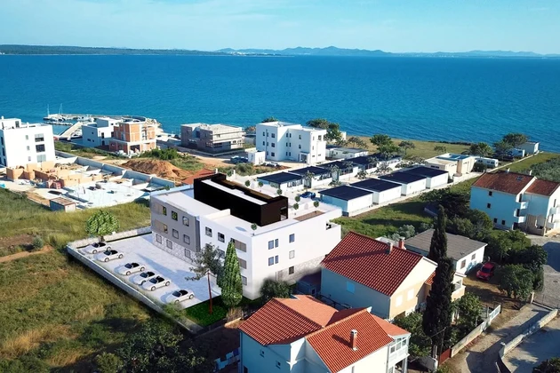 Luxusná apartmánová budova - druhý rad od mora - výhľad na more