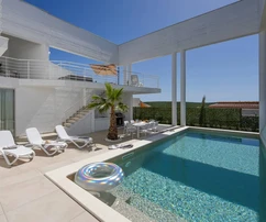 Moderne Villa mit Pool in Sukošan zu verkaufen in Kroatien