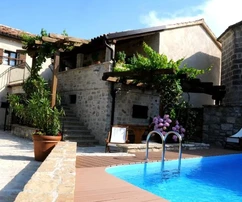 Istrie, Gračišće – Trio enchanteur de maisons en pierre rénovées avec piscine privée