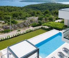 Villa de alta calidad con piscina infinita en el corazón de Dalmacia