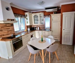 Pakoštane, appartement de trois pièces avec jardin dans un excellent emplacement