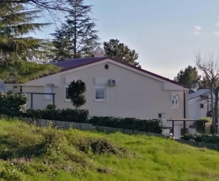 Dvougenerační dům s pozemkem na prodej v Njivicích v Chorvatsku