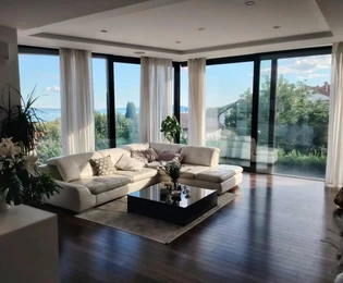 Matulji, Mihotići, luksuzni peterosoban stan dvoetažni 160 m², okućnica 250 m², terasa 130 m²